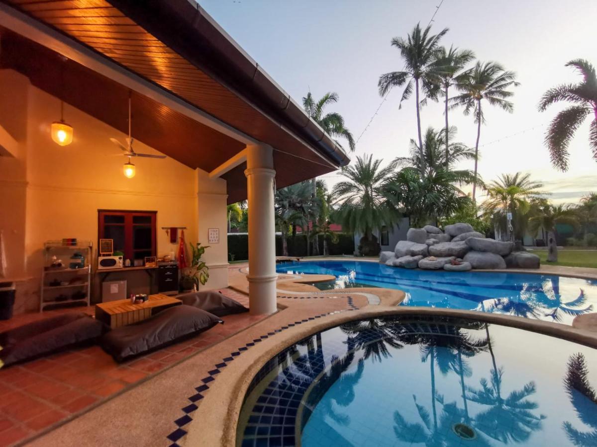 Hotel Coconut Wells Phuket Chalong Exterior foto