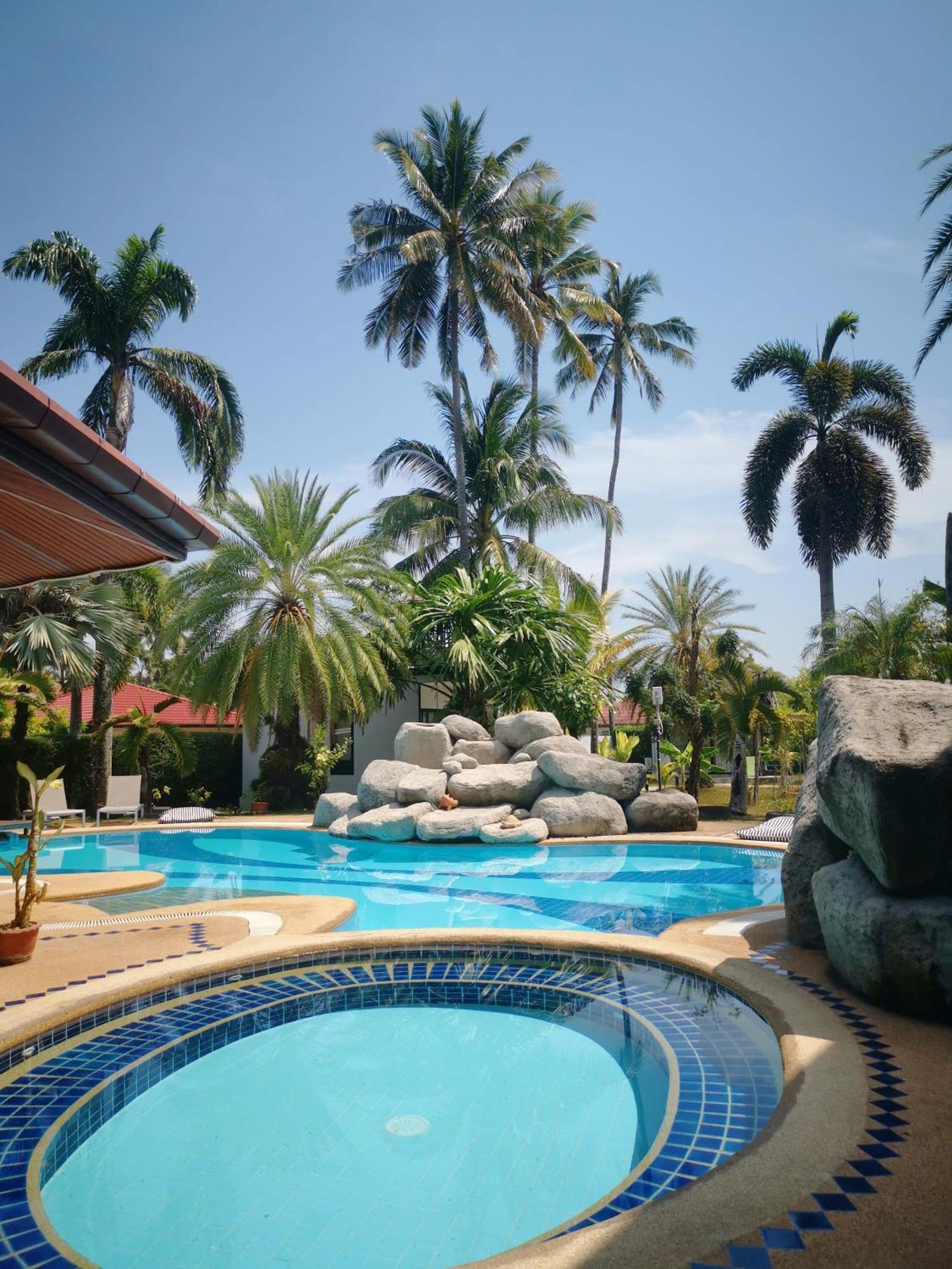 Hotel Coconut Wells Phuket Chalong Exterior foto